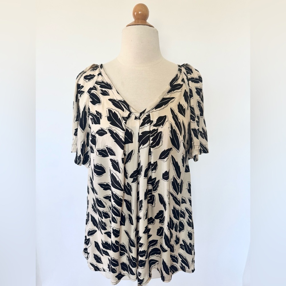 Tracy Reese Silk Blend Blouse Black Cream Leaf Print Flutter Sleeve V Neck M